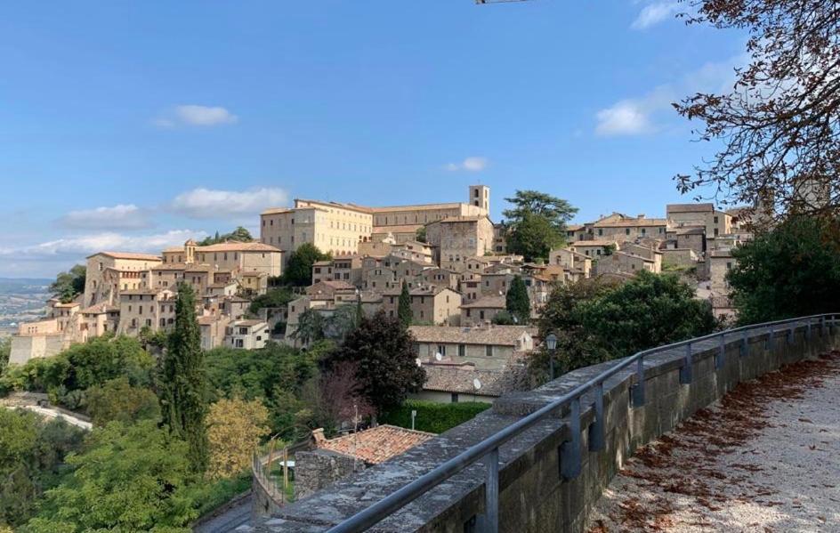 Il Rifugio Dell' Artista Apartment โตดี ภายนอก รูปภาพ