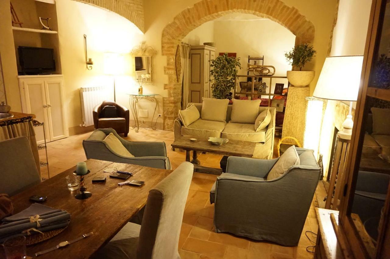 Il Rifugio Dell' Artista Apartment โตดี ภายนอก รูปภาพ