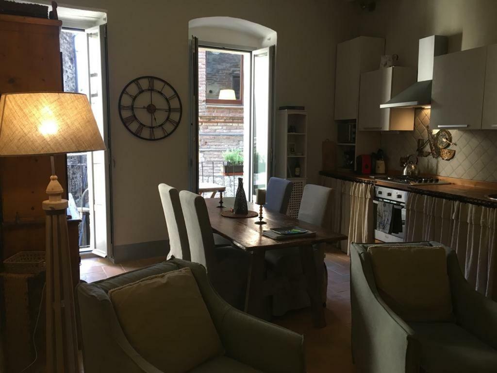 Il Rifugio Dell' Artista Apartment โตดี ภายนอก รูปภาพ