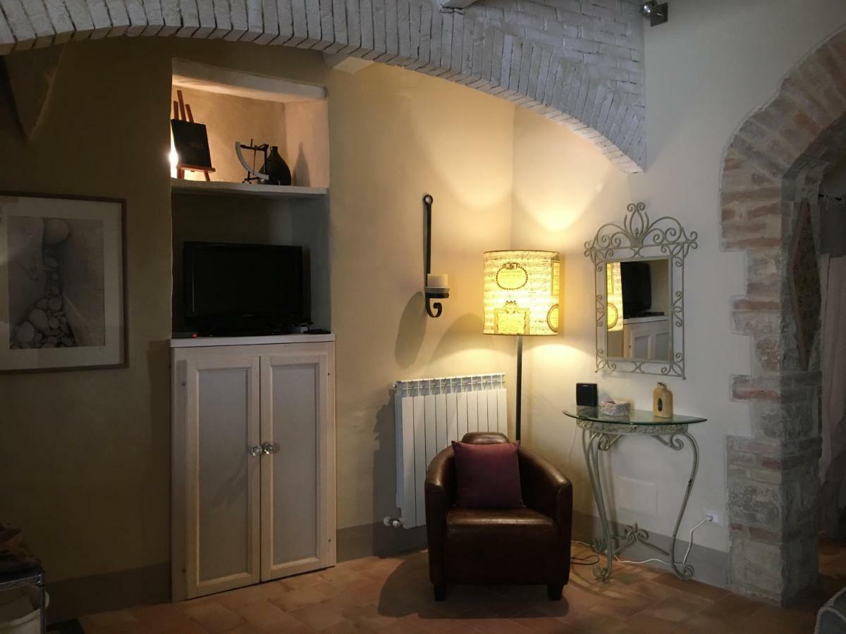 Il Rifugio Dell' Artista Apartment โตดี ภายนอก รูปภาพ